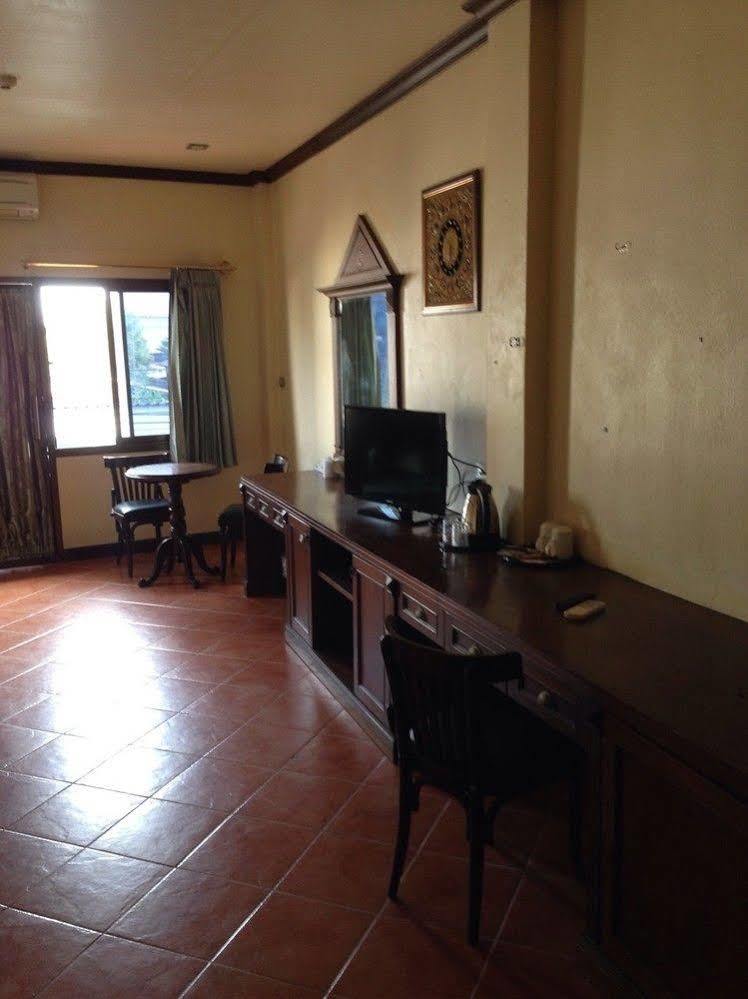The Irish Clock Hotel Udon Thani Exterior foto